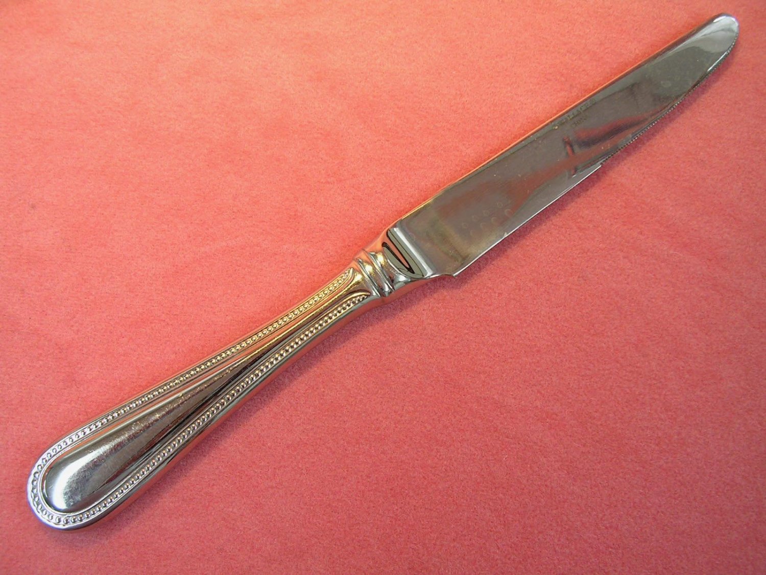 WALLACE ROYAL BEAD PLACE KNIFE STAINLESS FLATWARE SILVERWARE