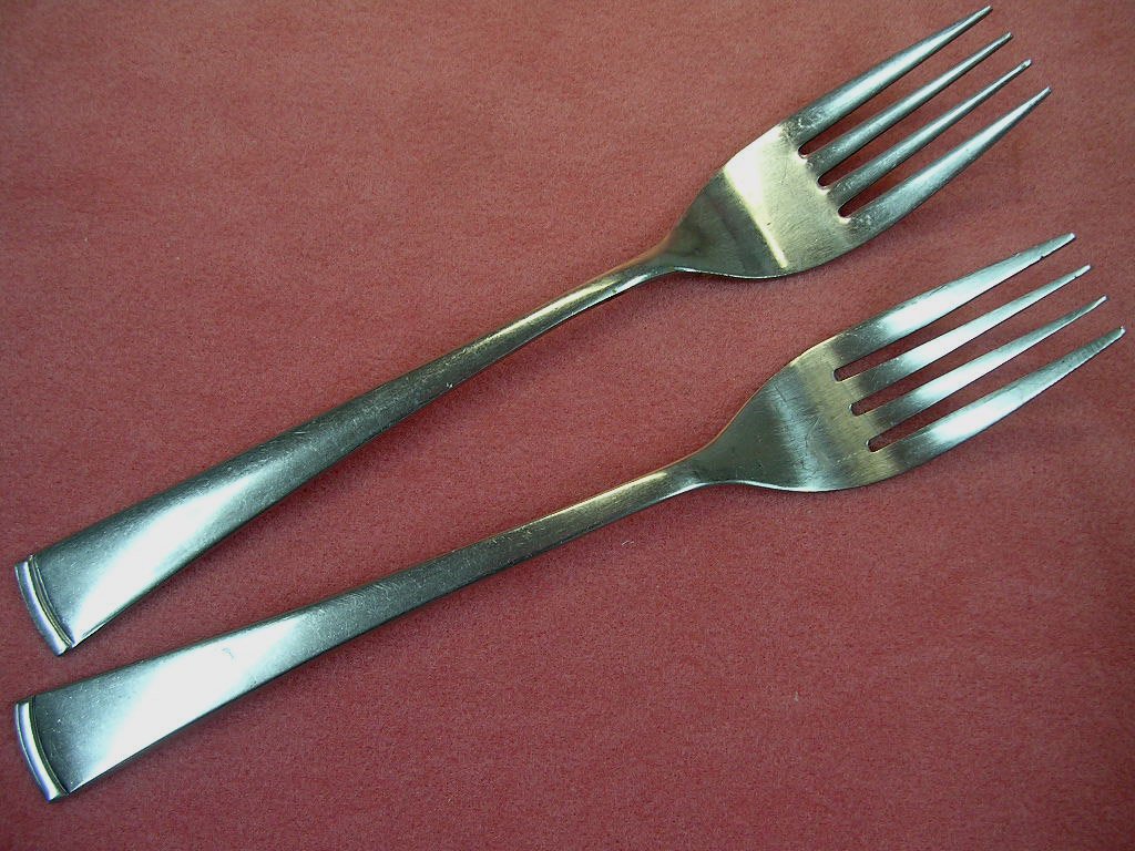 ONEIDA ONTARIO 2 PLACE FORKS NORTHLAND STAINLESS FLATWARE SILVERWARE