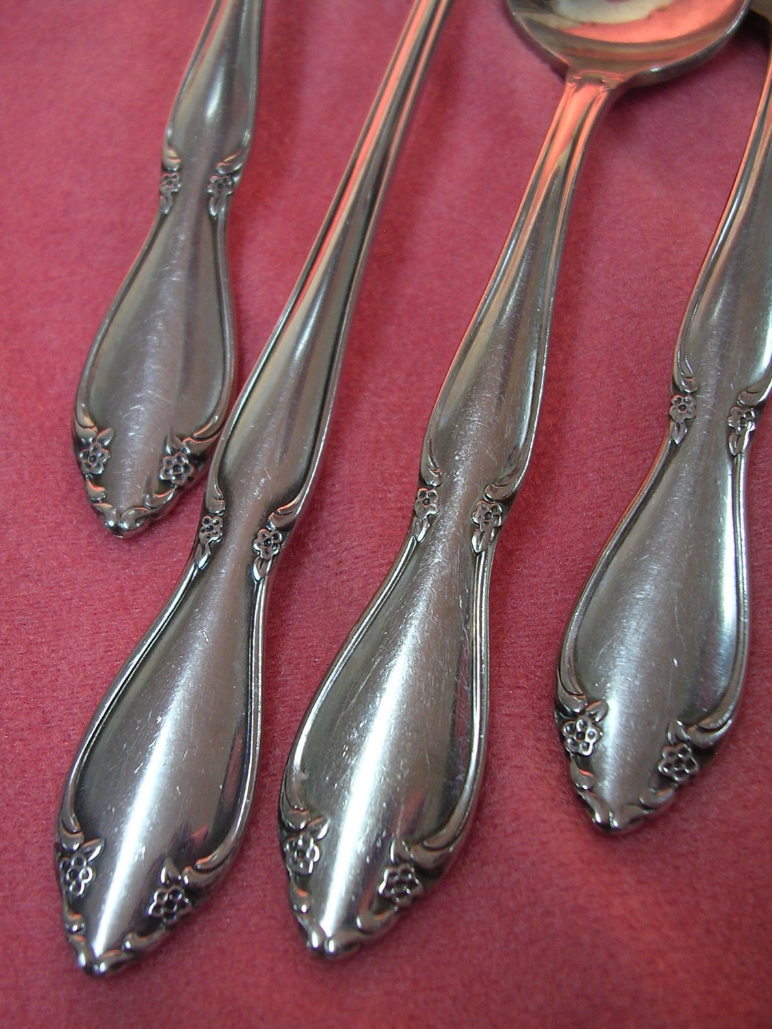 ONEIDA DOVER ICED DRINK & 3 TEASPOONS HEIRLOOM LTD STAINLESS FLATWARE