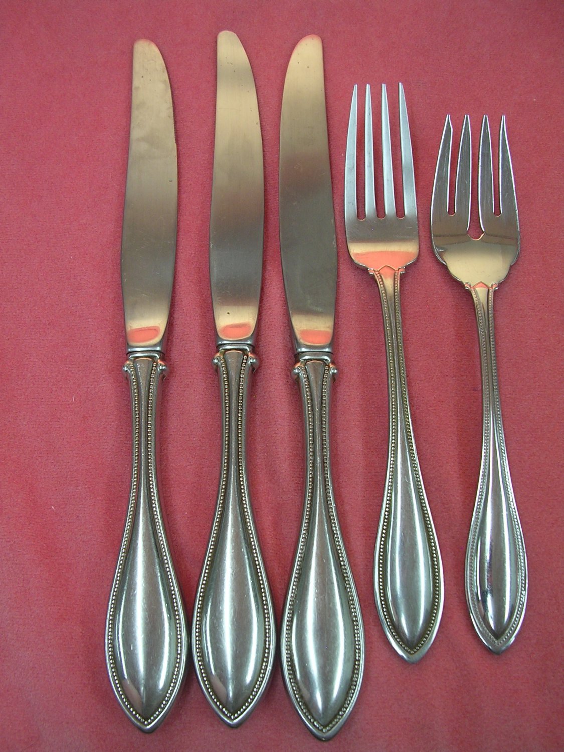 ONEIDA ARBOR AMERICAN HARMONY 2 FORKS &3 KNIVES STAINLESS FLATWARE
