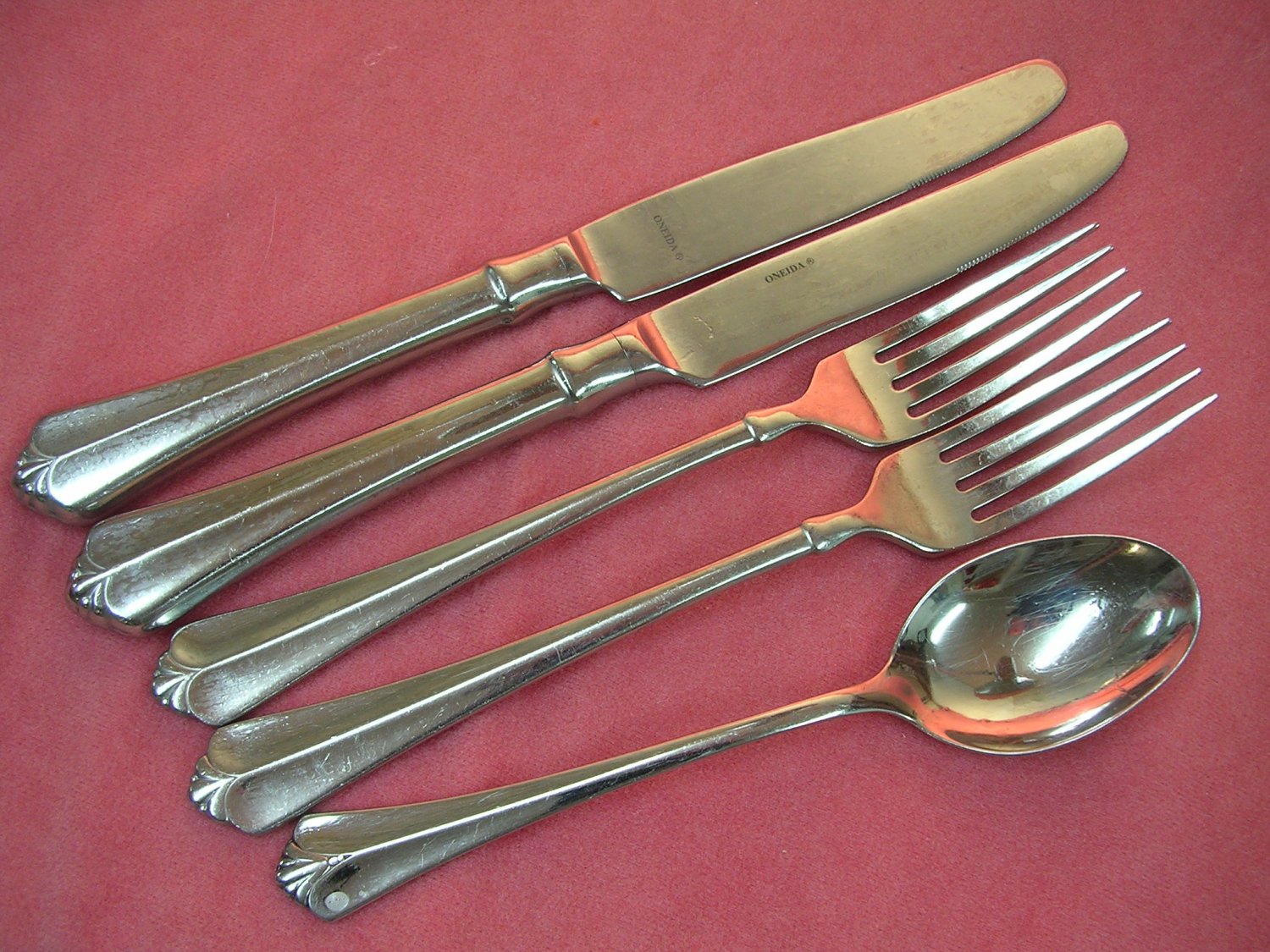 ONEIDA JULLIARD SPOON &2 FORKS 2KNIVES DISTINCTION STAINLESS FLATWARE