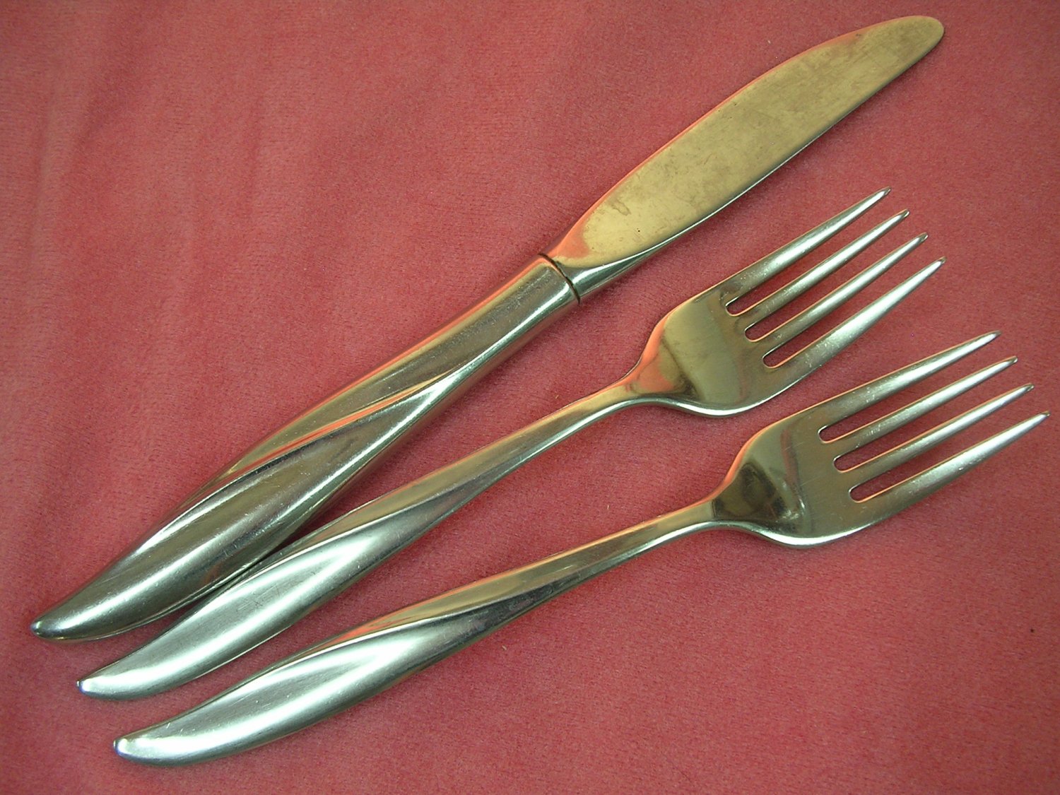 GORHAM WAIKIKI 2 SALAD FORKS & KNIFE STEGOR STAINLESS FLATWARE SILVERWARE
