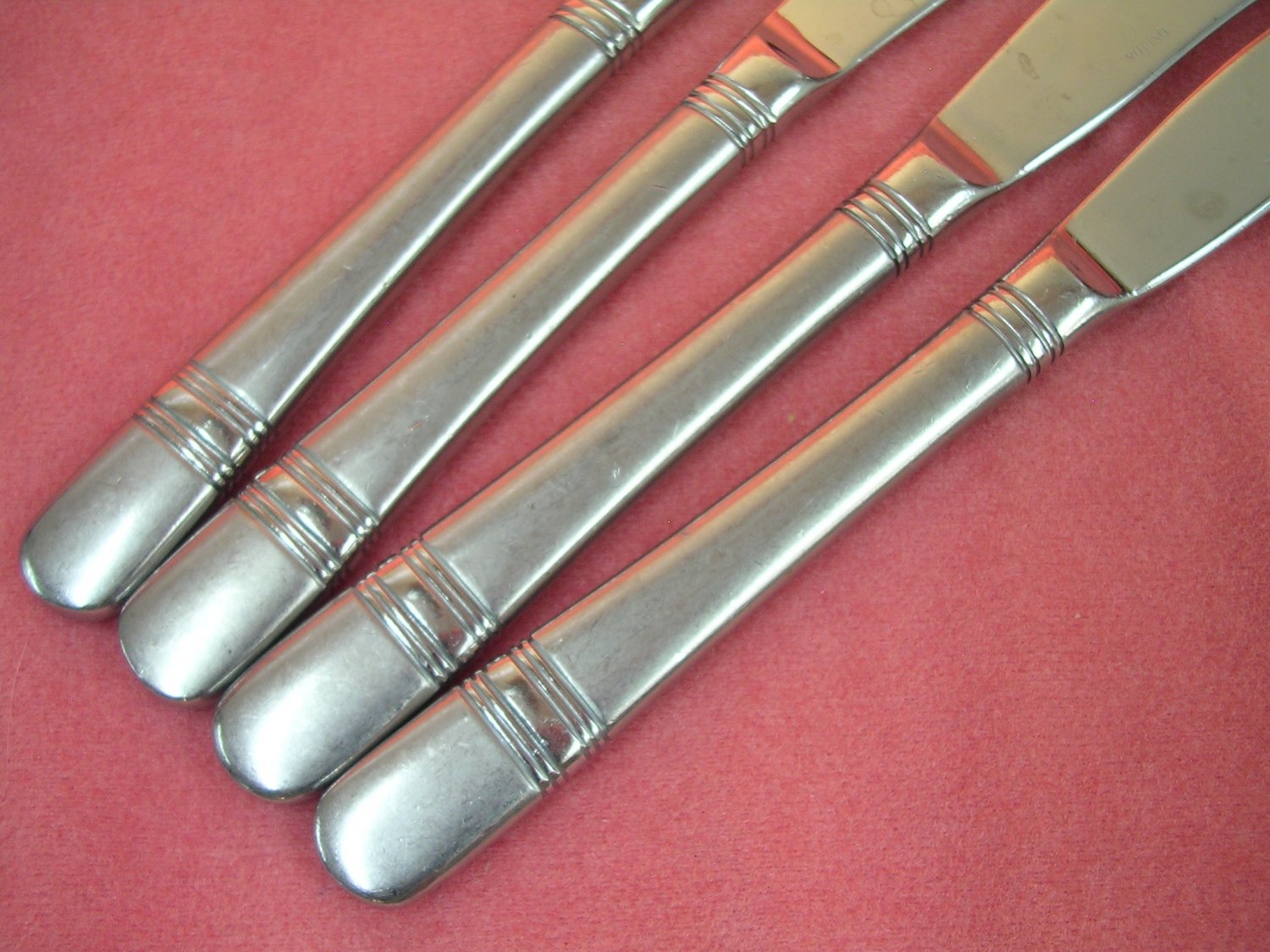 ONEIDA ASTRAGAL 4 PADDLE BUTTER SPREADERS GLOSSY STAINLESS FLATWARE