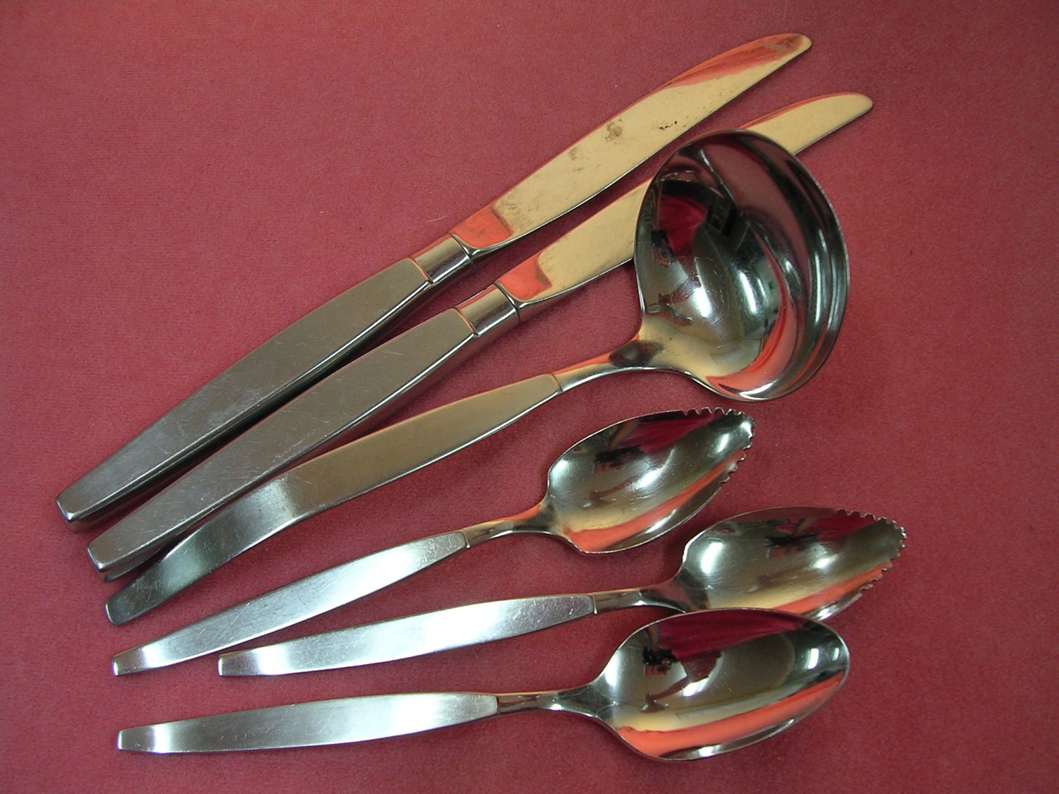 ONEIDA FROSTFIRE COMMUNITY LADLE &3 SPOONS 2KNIVES STAINLESS FLATWARE