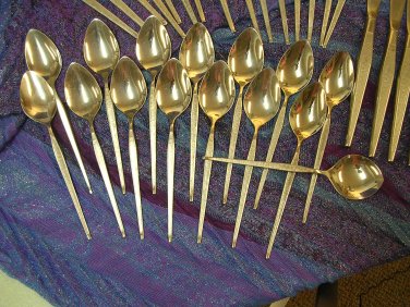 ONEIDA SHADOW WEAVE 62Pc WEST BEND STAINLESS FLATWARE SILVERWARE