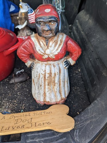 Vintage mammi statue