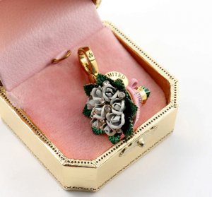 Juicy Couture 2010 Limited Edition White Rose Bouquet Charm