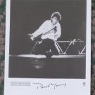PAUL YOUNG PROMO BLACK AND WHITE COMPANY AUTOGRAPHED 8 X 10 INCHES PHOTO!! 1985!! LIVE!!