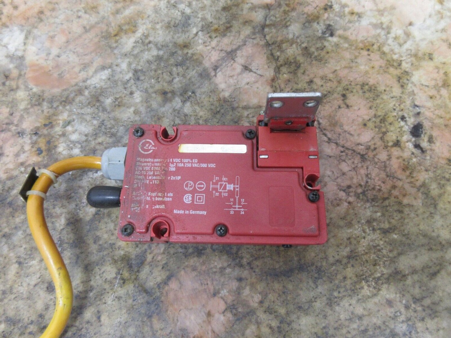 SCHMERSAL ELAN SAFETY INTERLOCK SWITCH TZFWN24 VDC