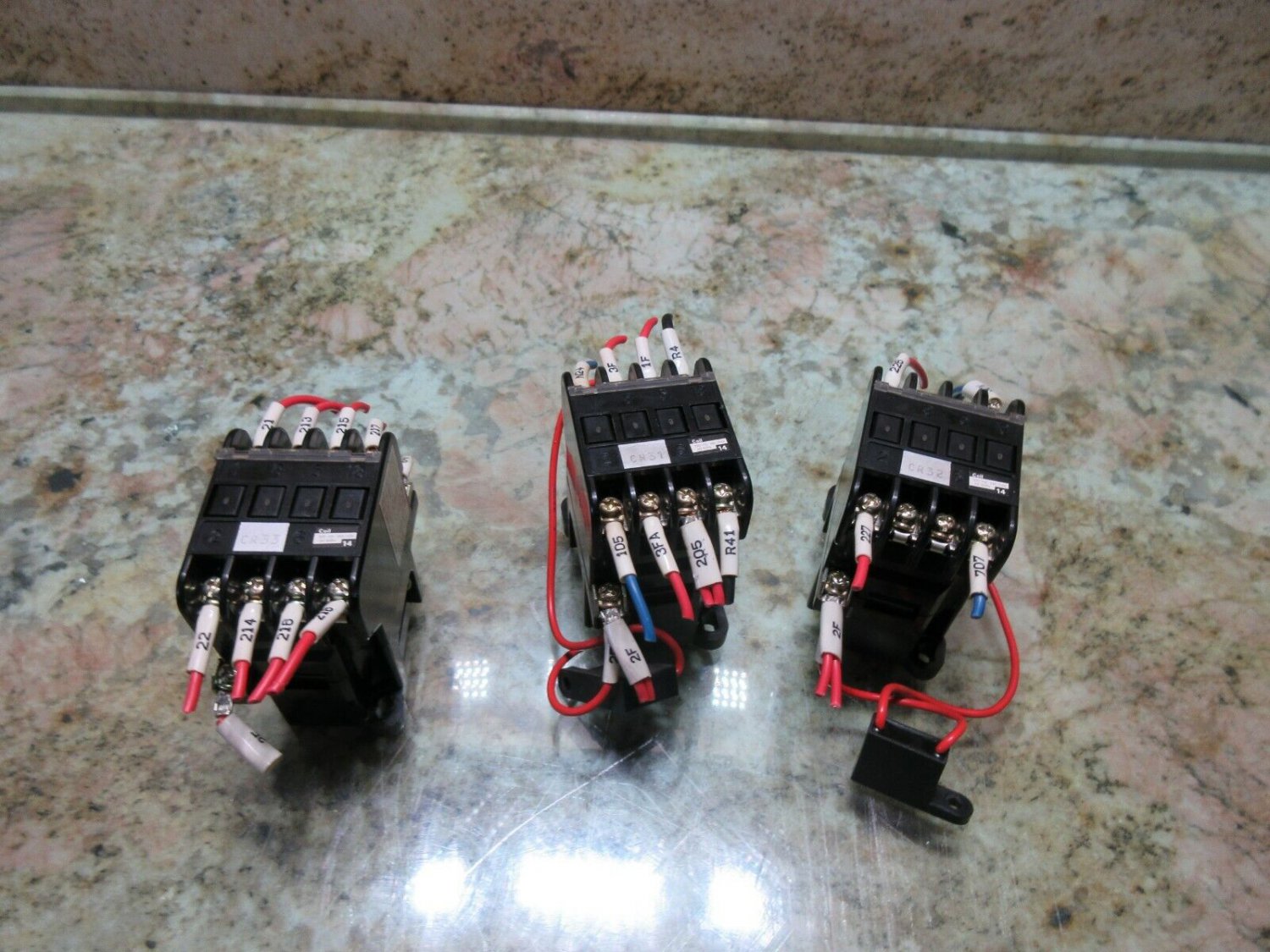 FUJI MAGNETIC CONTACTOR SRCA3631-0Z324A(4A) F00170334 EACH 1