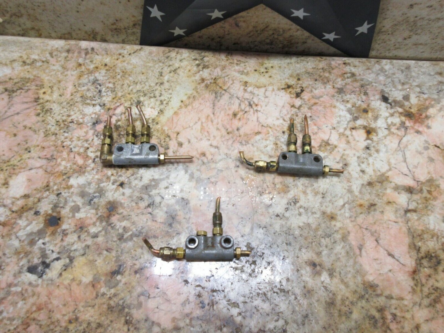 HAAS VF0 O CNC MILL OIL DISTRIBUTOR 2X LUBE PISTON DISTRIBUTOR LOT OF