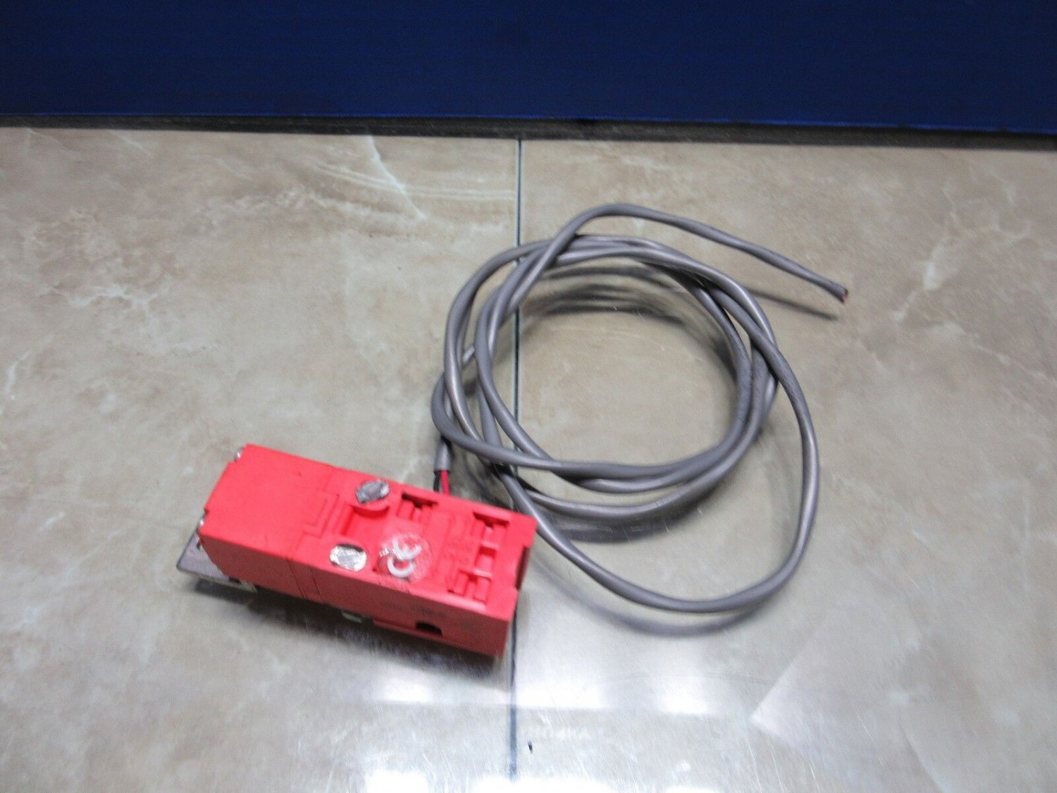 GUARDMASTER EIF SAFETY SWITCH EN1088 IEC 94751 P/N 283610010 CNC