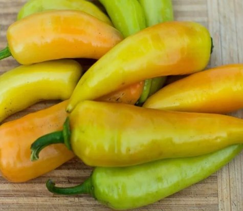25 Seeds  Authentic Sweet Banana Premium Pepper