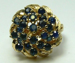 GLORIOUS SAPPHIRE & GOLD RING