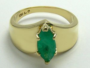 Understated Colombian Emerald & Gold ring 2cts