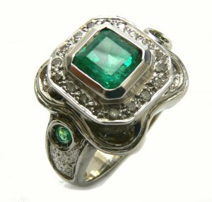 RETRO COLOMBIAN EMERALD & DIAMOND RING