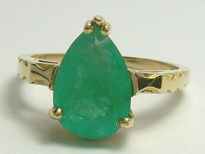COLOMBIAN EMERALD PEAR RING 3.42 CTS