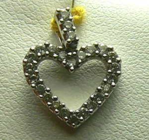 HEART PENDANT DIAMONDS