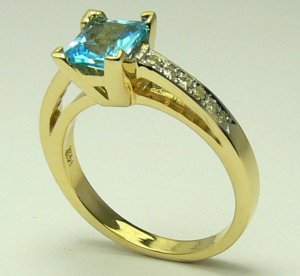 DREAMY DEEP BLUE TOPAZ & DIAMOND RING