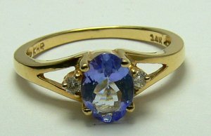 ELEGANT TANZANITE & DIAMOND RING