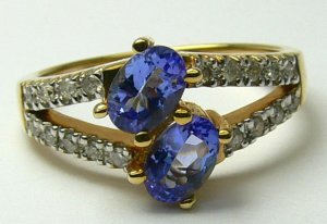 SUPERB TANZANITE & DIAMOND RING