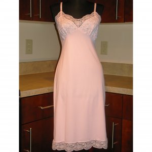 VINTAGE 60s VASSARETTE FULL SLIP PINK LACE NYLON NIGHTGOWN LINGERIE SIZE 32