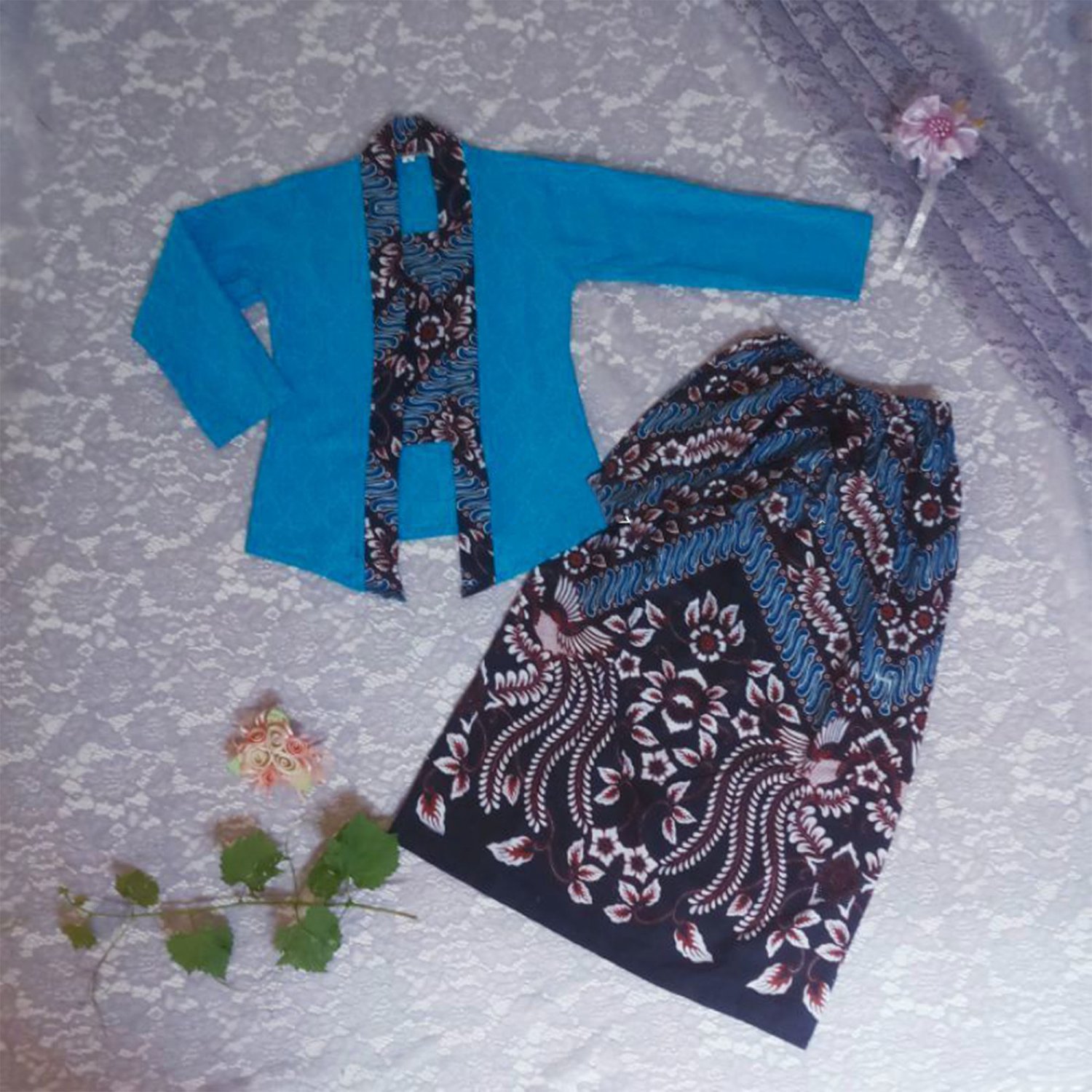 Children's Polararu Kebaya Set Elegant and Stylish