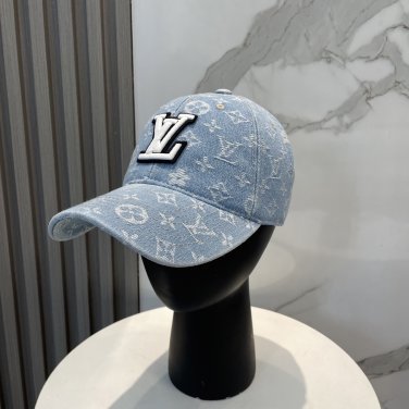 LV classic baseball cap, a versatile item that looks great no matter how you pair it (1)