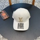 LV classic baseball cap, a versatile item that looks great no matter how you pair it (11)