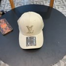LV classic baseball cap, a versatile item that looks great no matter how you pair it (12)