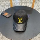 LV classic baseball cap, a versatile item that looks great no matter how you pair it (20)