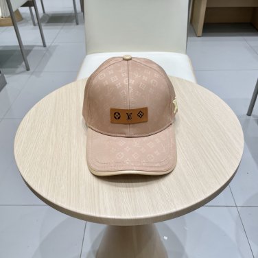 LV classic baseball cap, a versatile item that looks great no matter how you pair it (21)