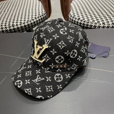 LV classic baseball cap, a versatile item that looks great no matter how you pair it (26)
