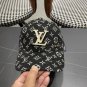 LV classic baseball cap, a versatile item that looks great no matter how you pair it (26)