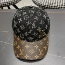 LV classic baseball cap, a versatile item that looks great no matter how you pair it (35)
