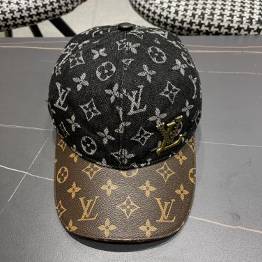 LV classic baseball cap, a versatile item that looks great no matter how you pair it (35)
