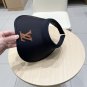 LV classic baseball cap, a versatile item that looks great no matter how you pair it (41)