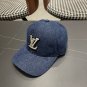 LV classic baseball cap, a versatile item that looks great no matter how you pair it (42)