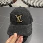LV classic baseball cap, a versatile item that looks great no matter how you pair it (43)
