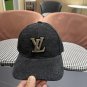 LV classic baseball cap, a versatile item that looks great no matter how you pair it (43)