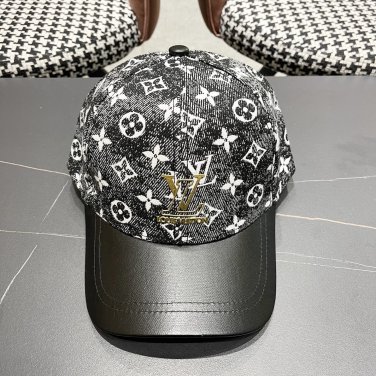 LV classic baseball cap, a versatile item that looks great no matter how you pair it (50)