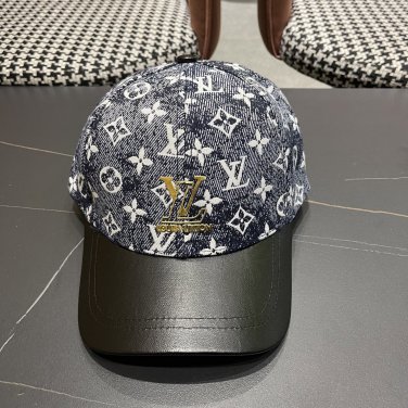 LV classic baseball cap, a versatile item that looks great no matter how you pair it (51)