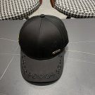 LV classic baseball cap, a versatile item that looks great no matter how you pair it (54)