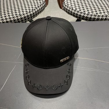 LV classic baseball cap, a versatile item that looks great no matter how you pair it (54)