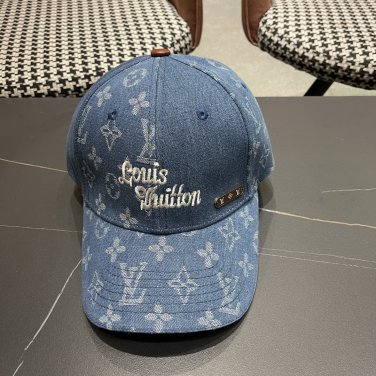 LV classic baseball cap, a versatile item that looks great no matter how you pair it (55)