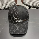LV classic baseball cap, a versatile item that looks great no matter how you pair it (56)