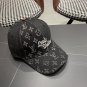 LV classic baseball cap, a versatile item that looks great no matter how you pair it (56)