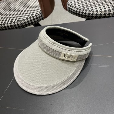 LV classic baseball cap, a versatile item that looks great no matter how you pair it (59)