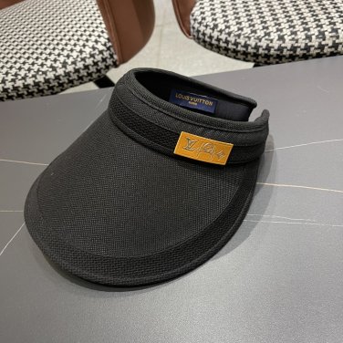 LV classic baseball cap, a versatile item that looks great no matter how you pair it (60)