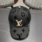 LV classic baseball cap, a versatile item that looks great no matter how you pair it (68)